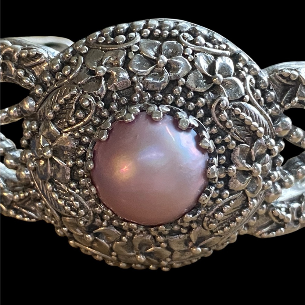 Intricate Sarda Silver Bracelet with large  Pink Mabe pearl - Picture 2 of 7
